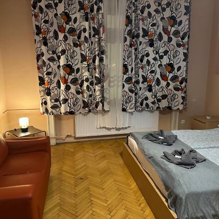 Apartamento Lanchid Castle Side Red And Blue Budapest Exterior foto