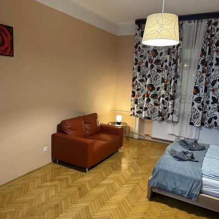Apartamento Lanchid Castle Side Red And Blue Budapest Exterior foto