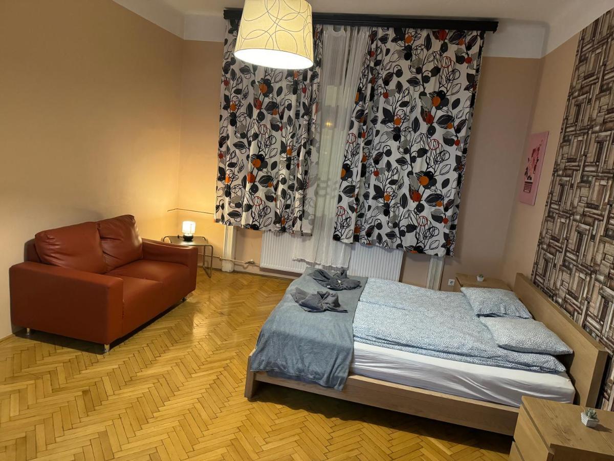 Apartamento Lanchid Castle Side Red And Blue Budapest Exterior foto