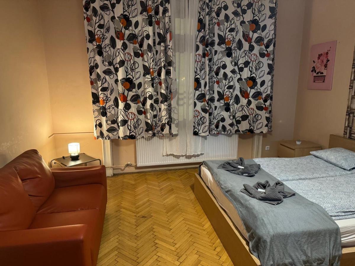 Apartamento Lanchid Castle Side Red And Blue Budapest Exterior foto