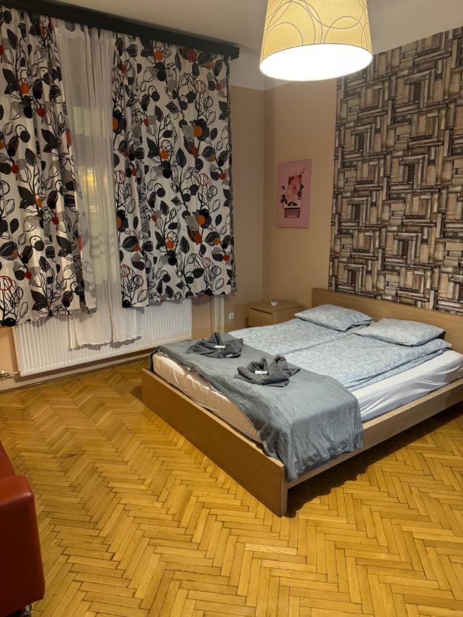 Apartamento Lanchid Castle Side Red And Blue Budapest Exterior foto